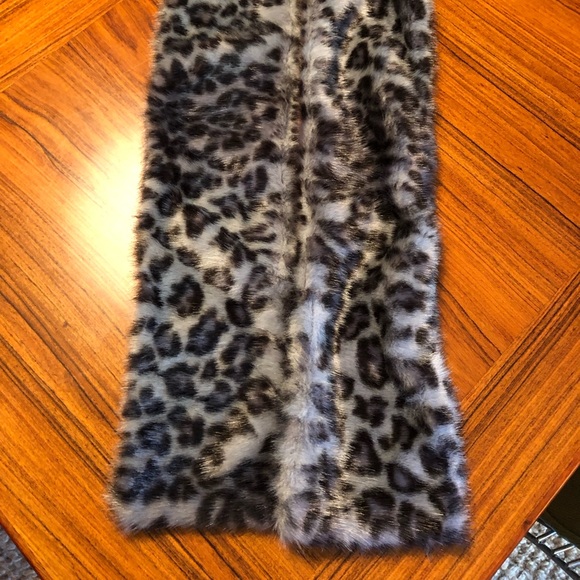 J. Crew Kid’s Grey Animal Print Faux Fur Scarf with Pockets - Picture 2 of 5